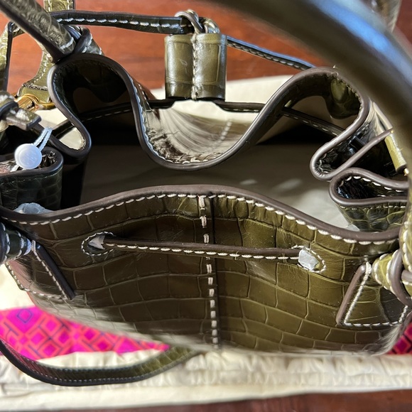 Tory Burch MCGRAW EMBOSSED SMALL DRAWSTRING SATCHEL
New Olive - Picture 9 of 10